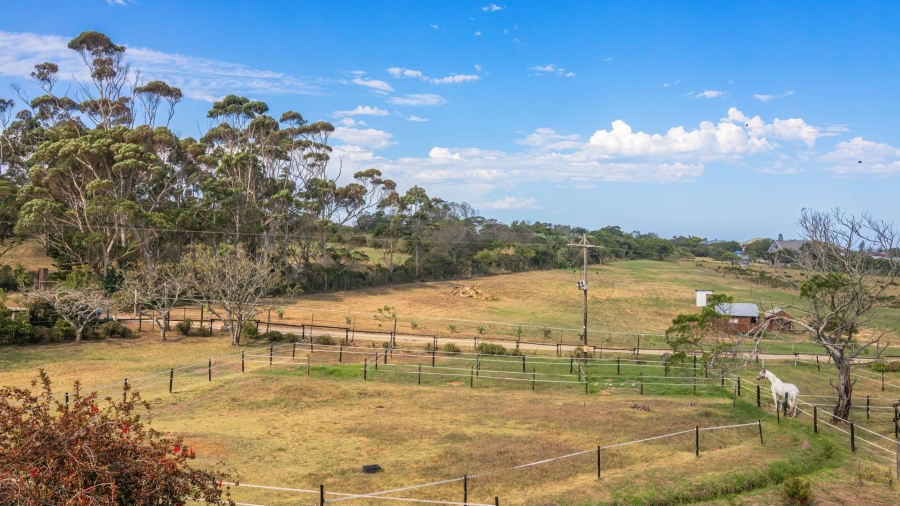 5 Bedroom Property for Sale in Sunrise On Sea Eastern Cape